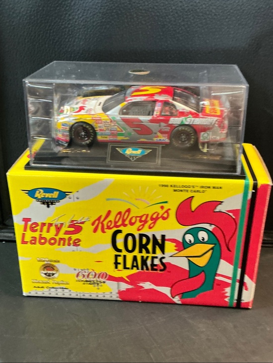 Revell Collection Other - Terry Labonte #5 Kellogg's Corn Flakes Die-Cast Race Car – Red/White